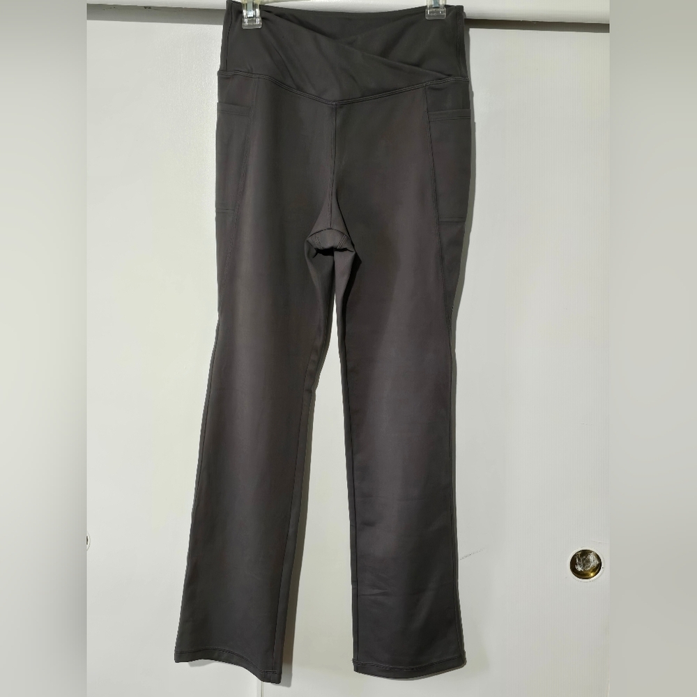 Sleek Grey Active Leggings with Side Pockets